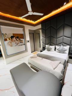 Hotel Pacific Inn - 1