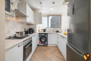 Vogue Vacation Homes, JVC Jeewar Tower near Circle Mall, Two Bedroom Apartment with Balcony and City View, Access to all Amenities - Dubai - 2