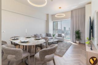 Vogue Vacation Homes, JVC Jeewar Tower near Circle Mall, Two Bedroom Apartment with Balcony and City View, Access to all Amenities - Dubai - 3