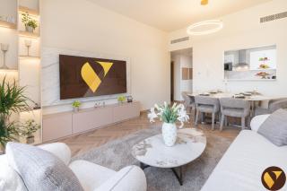 Vogue Vacation Homes, JVC Jeewar Tower near Circle Mall, Two Bedroom Apartment with Balcony and City View, Access to all Amenities - 1