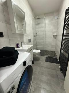 Freshly renovated City Apartments Essen KITCHEN WIFI near Düsseldorf Airport - 5