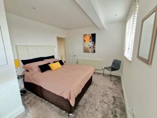 One Bedroom Apartment by Brookland Stays Serviced Accommodation Short Lets London with Free WiFi - 8