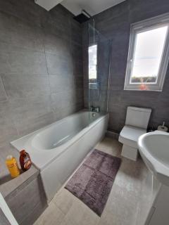 One Bedroom Apartment by Brookland Stays Serviced Accommodation Short Lets London with Free WiFi - 7