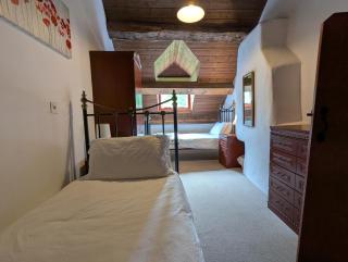 Longhouse - Hen Dy - 2