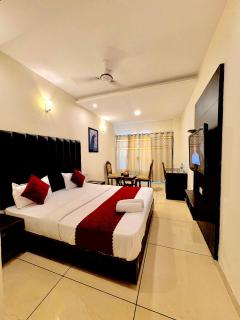 Hotel JB Grand Residency Zirakpur Chandigarh # lift #Balcony Rooms # Banquet Hall # Family Rooms - 0
