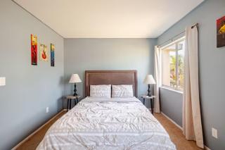 Charming 2 BDR House Close to Beaches & Shopping - 2