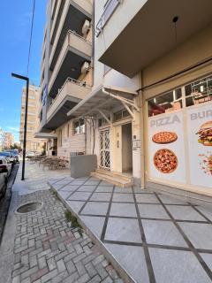 Sun, Sea and Serenity - Beachfront Apt with Sunset Views and Soothing Waves - Durrës - 1
