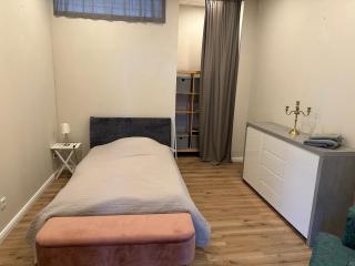 Urban Comfort Apartment - 5