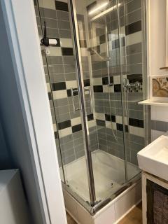 Urban Comfort Apartment - 1