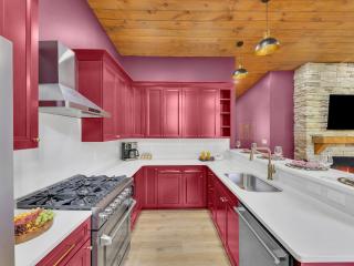 Crimson Hollow - Luxury Red Room Escape - 8