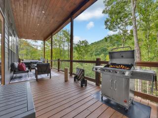 Crimson Hollow - Luxury Red Room Escape - 9