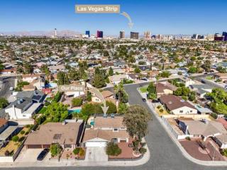 Stunning Home with Pool Very Spacious Upgrades - 2