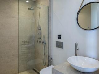 Bluetopia Suites - 4