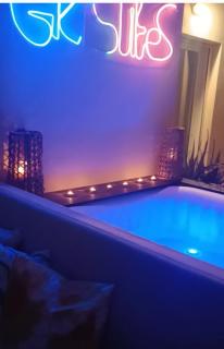 Gk Suites-Constantin view , auto check-in 24h - 9