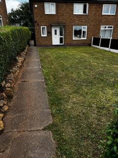 Strelley house 4 , Perfect for business trip & Families holiday or working proffesionals-5 min from M1 J25 , 500MB Wi-Fi , Netflix , Fully equiped kitchen , Asda supermarket 5 min walk , Free Secure parking with CCTV ,available monthly deals - 9