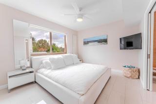 Intracoastal Retreat Heated Pool Walk to Beach - 7