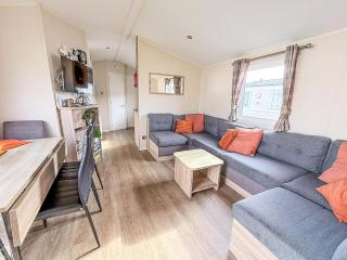 Great Caravan With Central Lounge & Wifi At Broadland Sands, Suffolk Ref 20070Bs - 1