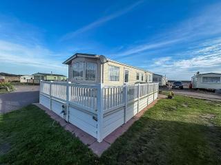 Ref 40035Nd - Superb Caravan With Decking & Free Wifi At North Denes Holiday Park - 0