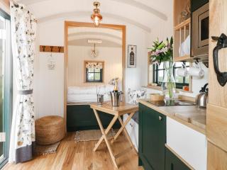 Poppie's Shepherd Hut - Uk50227 - 9