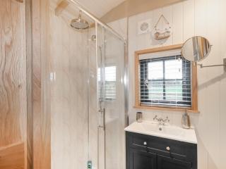 Poppie's Shepherd Hut - Uk50227 - 2