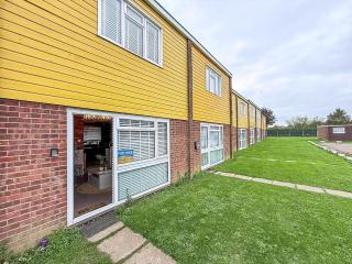 Stunning Chalet For Hire At Bermuda Holiday Park Near Hemsby Beach Ref 18161B - 0