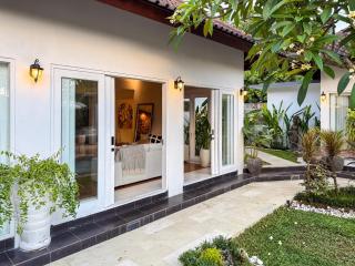 Villa St Calyx by DVH Luxe Retreats 3BR Tropical Pool Villa - 2