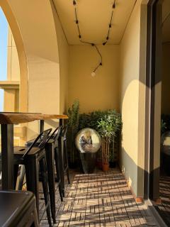 Large 5-BR JBR Apartment, Perfect for Families, Easy Beach Access - 0