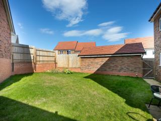 Pass the Keys Elegant Townhouse with Garden Wi-Fi Work Space - 5