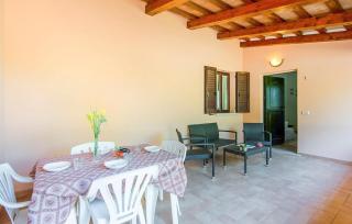 2 Bedroom Lovely Apartment In Apecchio - 8