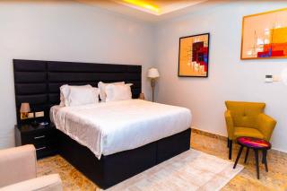 King Georges Court - 3