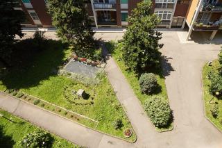 Family Friendly & Spacious w Balcony Metro Milano - Milaan - 3