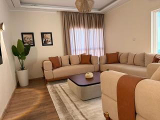 Lux Skyline 3BR Apt With Nile View Balcony - 1