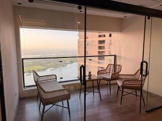 Lux Skyline 3BR Apt With Nile View Balcony - 8