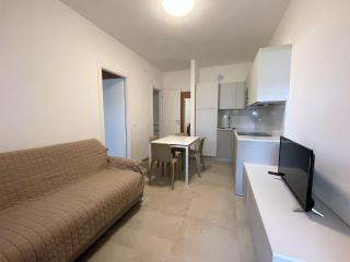 Bright flat with pool and garden - 9