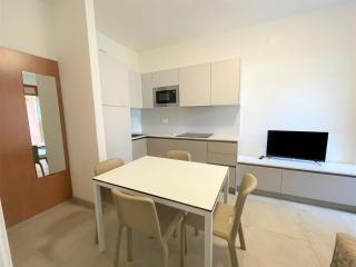 Bright flat with pool and garden - 8