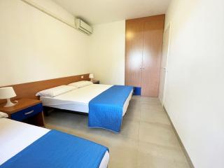 Bright flat with pool and garden - 4