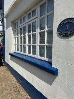 Beer Bakery Cottages - Charming Cottage Retreat - 2 mins from Beach with Car Parking space - 9