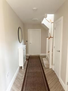 Detached House near Gatwick Airport - 5