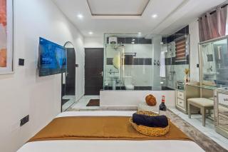 The Champagne Suite - 8