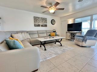 Penthouse Shores 303 - 9