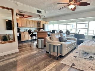 Penthouse Shores 307 - 5