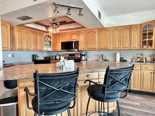 Penthouse Shores 307 - 3