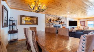Gorgeous Ski In Ski Out Home w Game Room Hot Tub Clover by AvantStay - 1