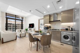 Bright Designer Stay in Luxurious Comfort - 0