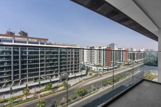 Bright Designer Stay in Luxurious Comfort - 7