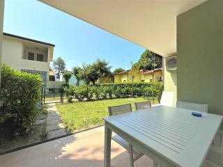 Great flat in a villa with garden - 4