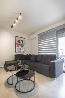 Black & White 2BR Apt steps from Mavili Square - 7