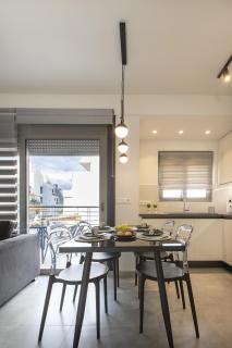 Black & White 2BR Apt steps from Mavili Square - 8