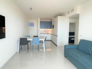 Apartment in a prime seafront location - 9