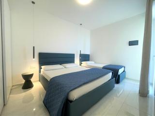 Apartment in a prime seafront location - 6